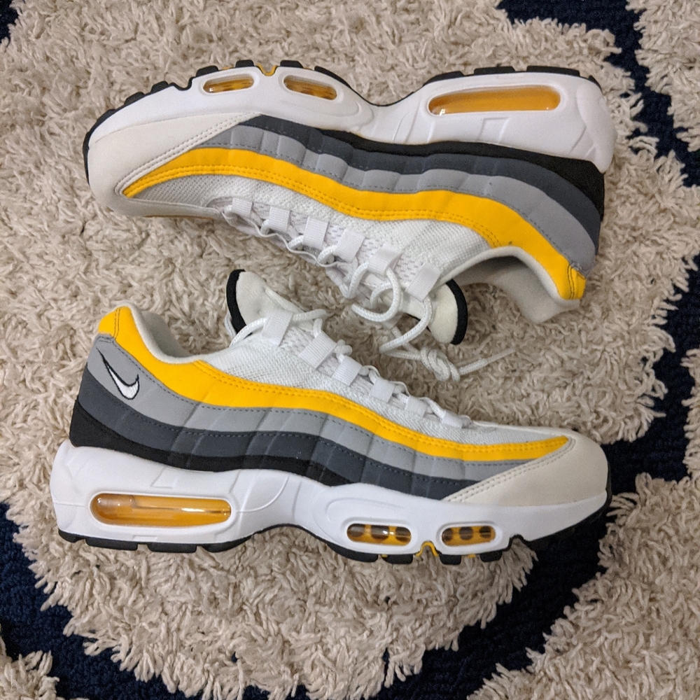 Nike Air Max 95 Amarillo (Size 8.5) NWOT